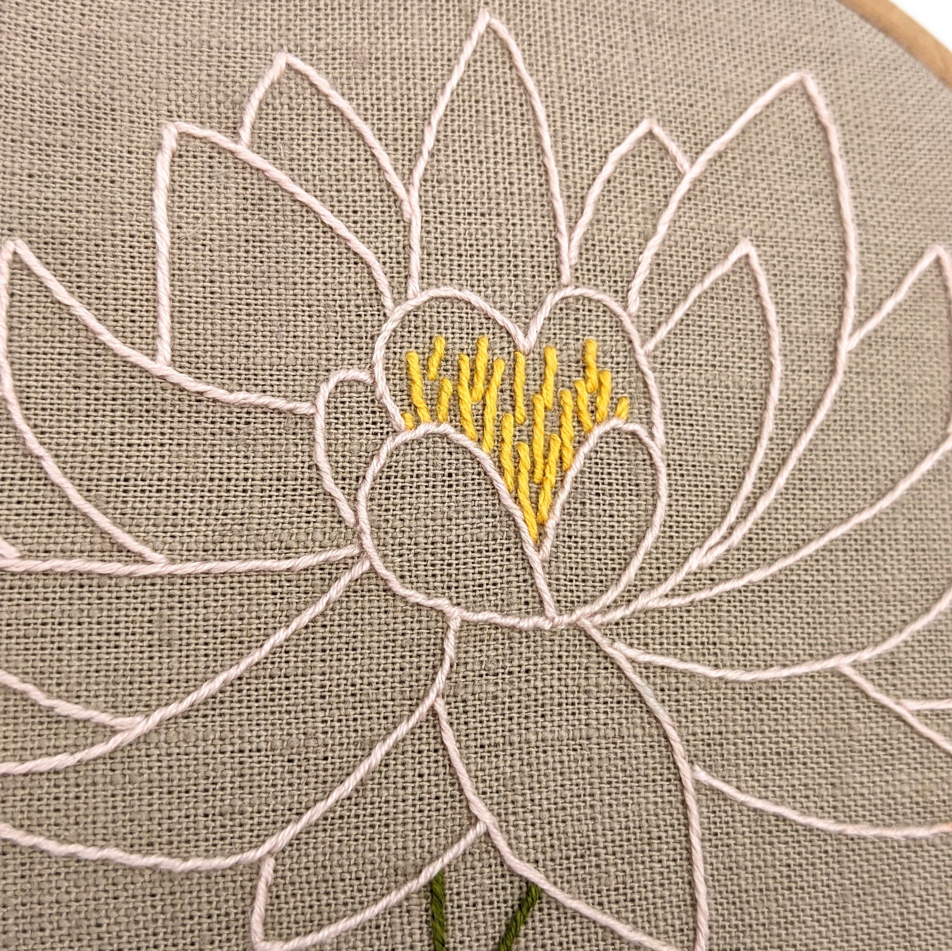 Water Lily Flower Embroidery Hoop Art – Noa Samson Embroidery